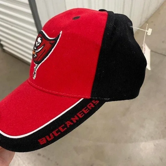 Vintage NFL Tampa Bay Buccaneers Strapback Hat - Picture 5 of 8
